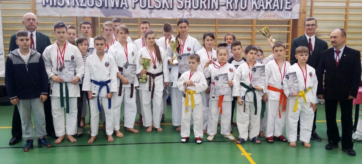 19 medali przemyskich karateków
