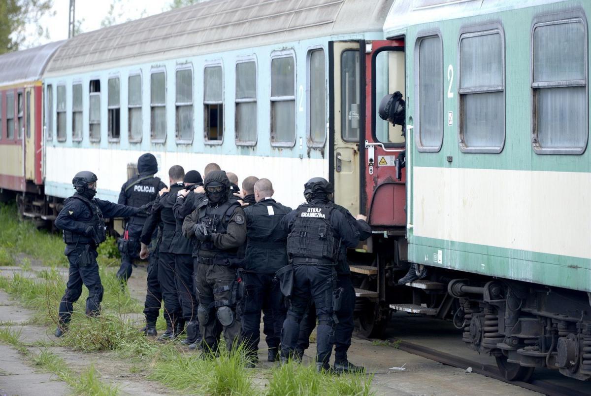 Antyterroryści w pociągu. Padły strzały