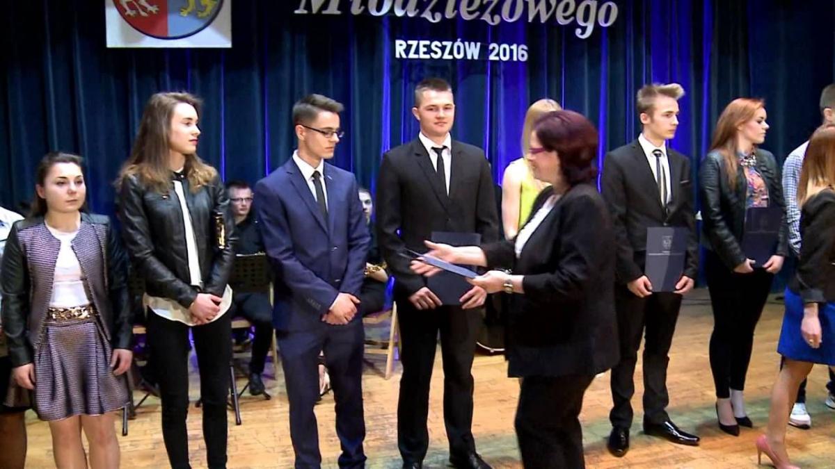 Najlepsi sportowcy otrzymali stypendia [WIDEO]