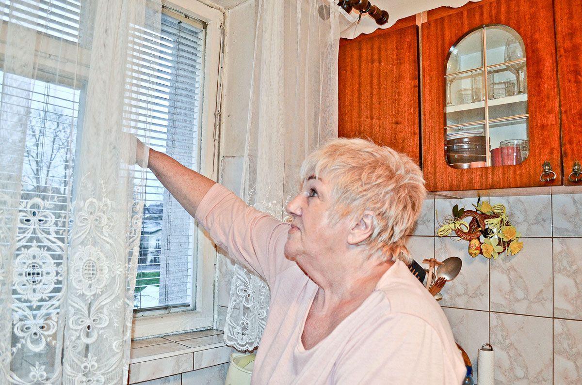 Mieszkanka Kmieci na okna poczeka dziesięć lat