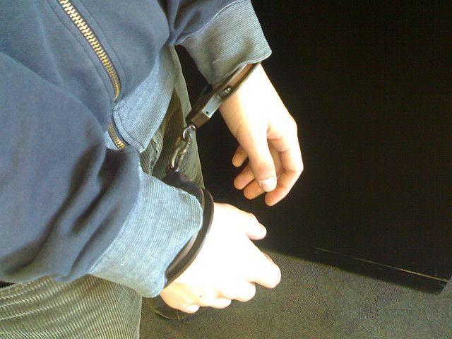 Pijany i agresywny intruz odpowie przed sądem