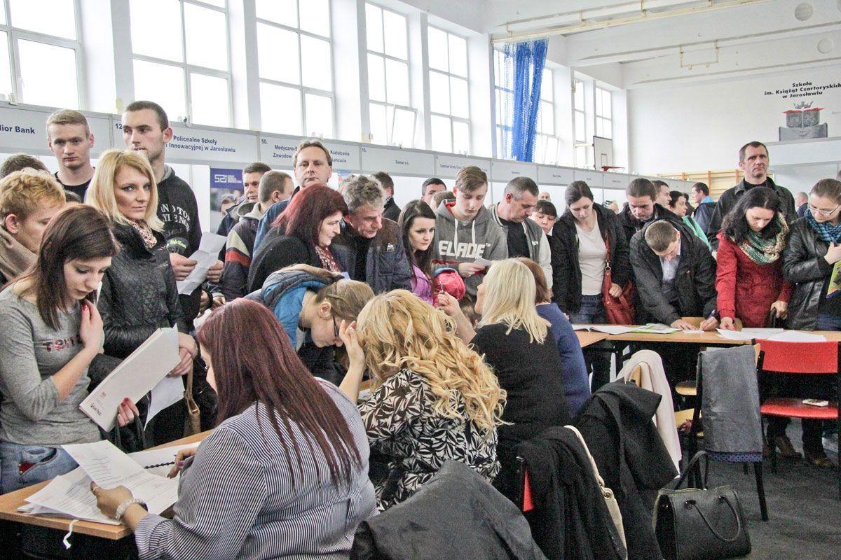 Duże zainteresowanie ofertami na targach pracy