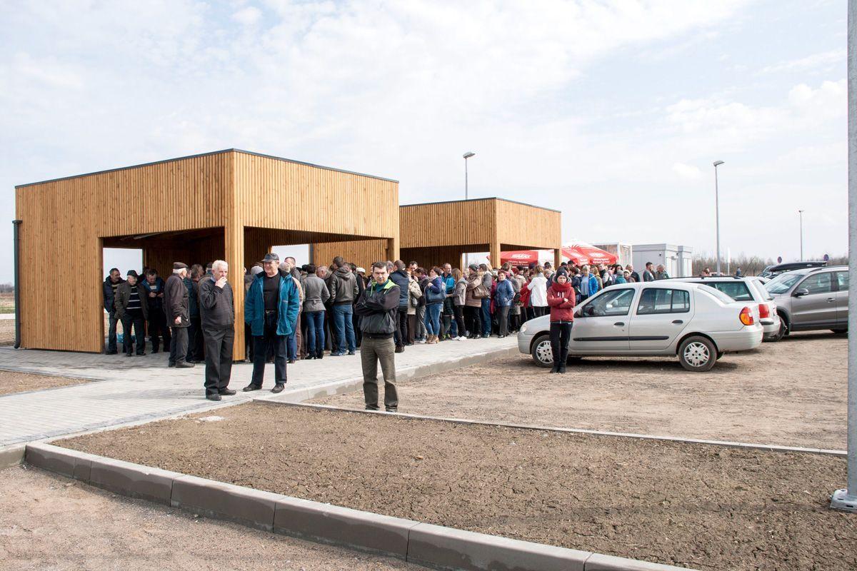 Targowisko nieopodal przejścia granicznego już działa [ZDJĘCIA]