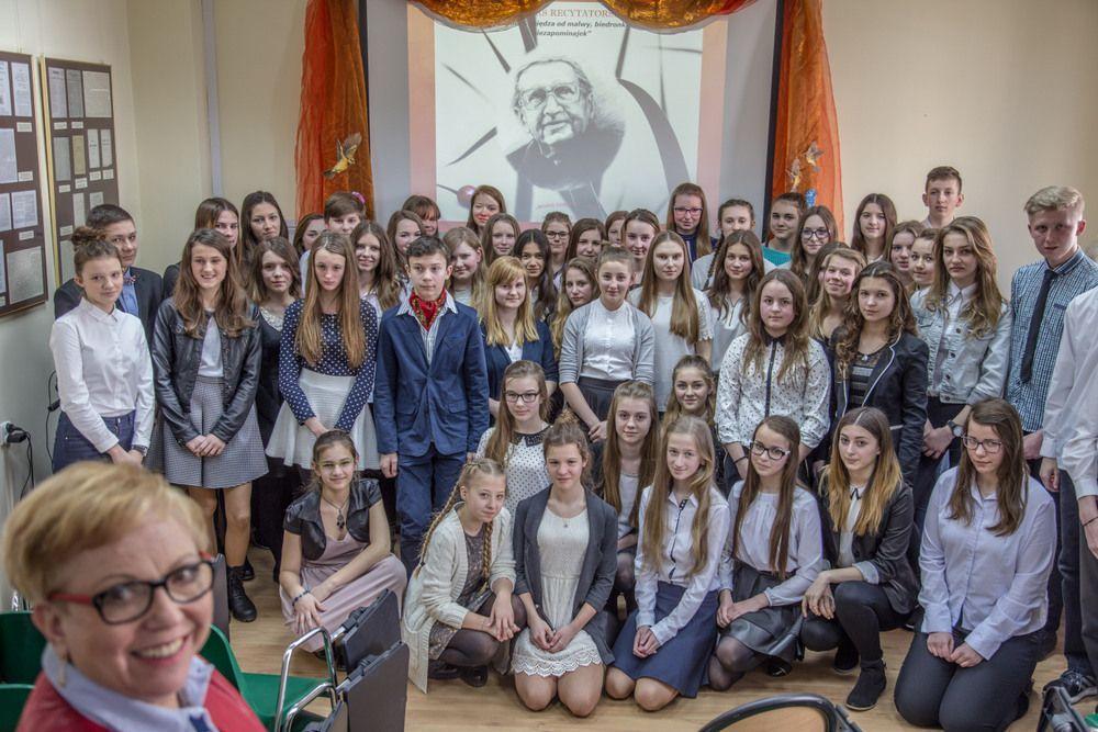 Święta dziewczynko z zapałkami chroń nas przed staruchami...