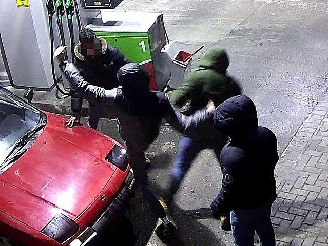 We trzech pobili mężczyznę na stacji benzynowej