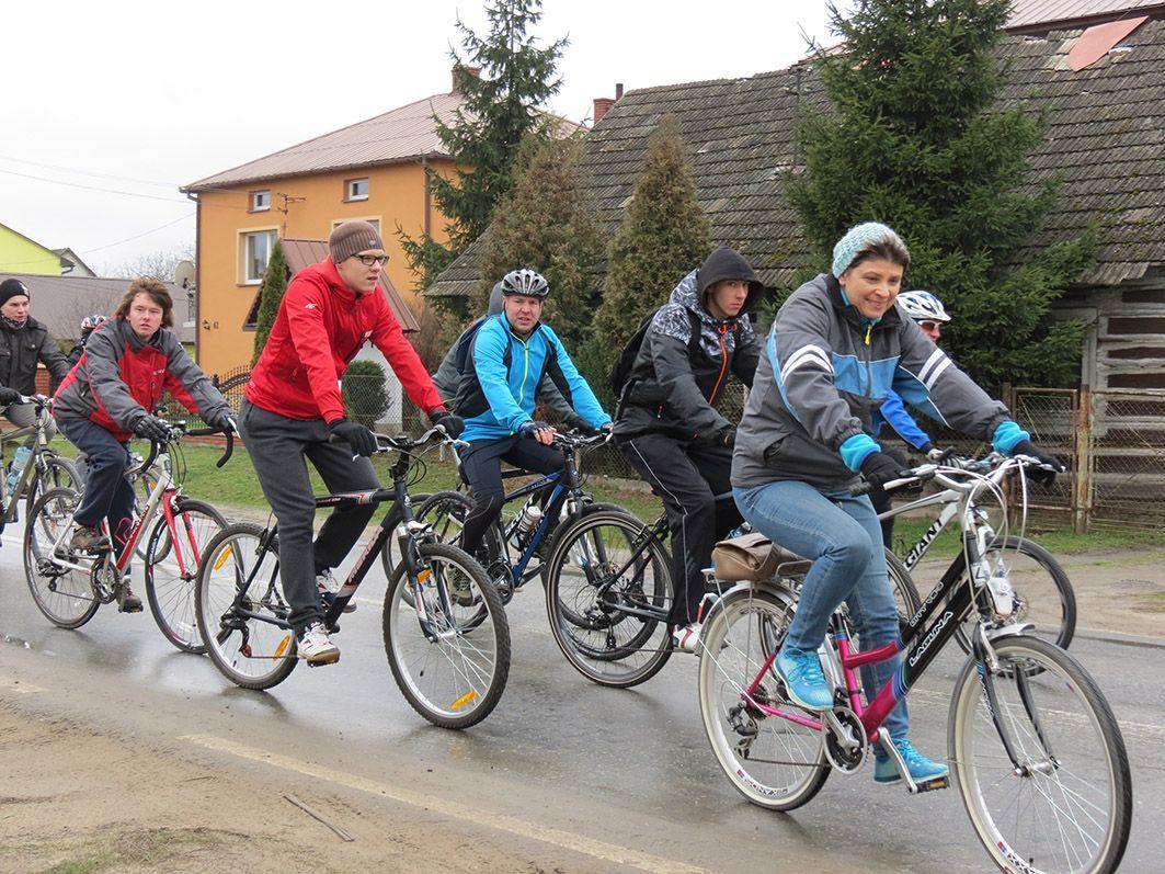 Przejechali 45 kilometrów śladami historii [ZDJĘCIA]