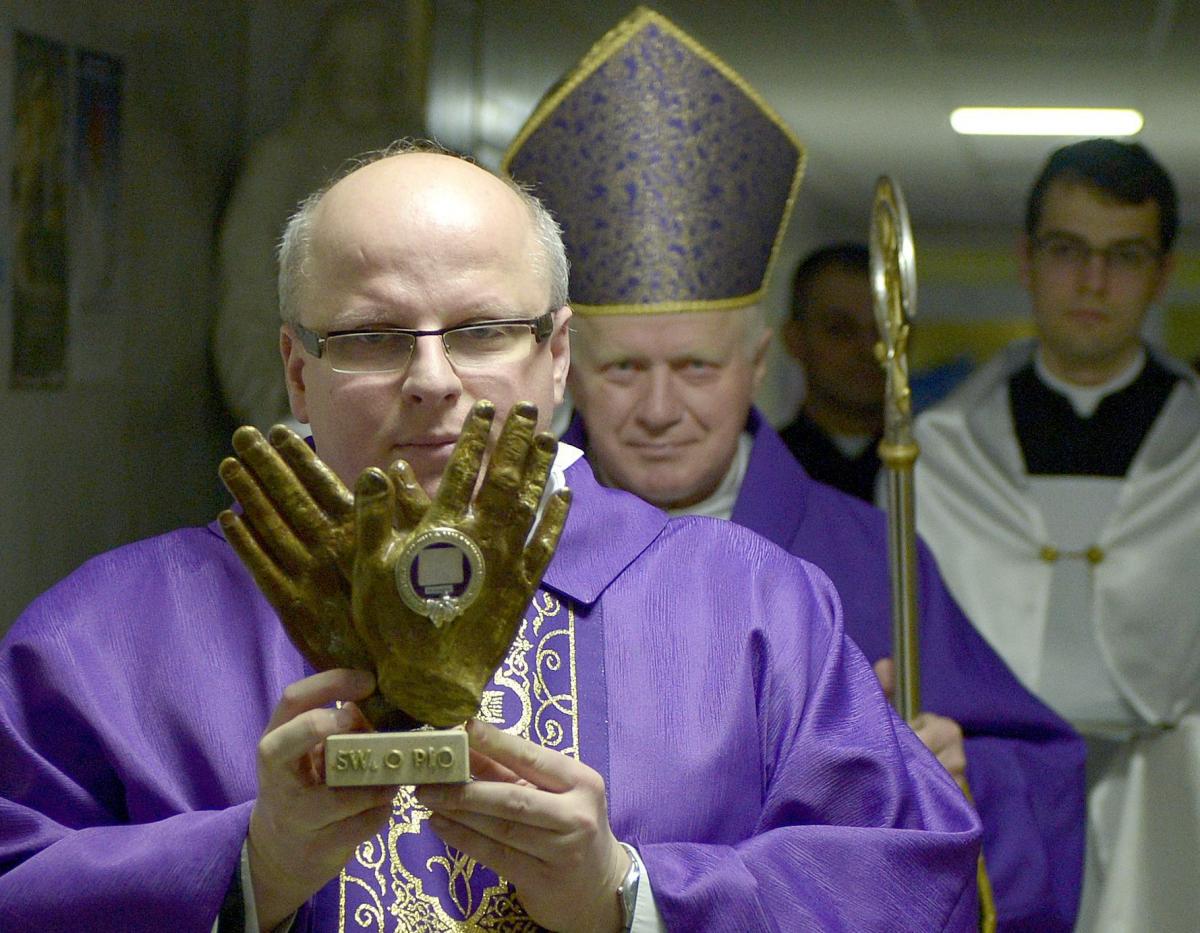 Skradzione relikwie św. Ojca Pio znów w szpitalu