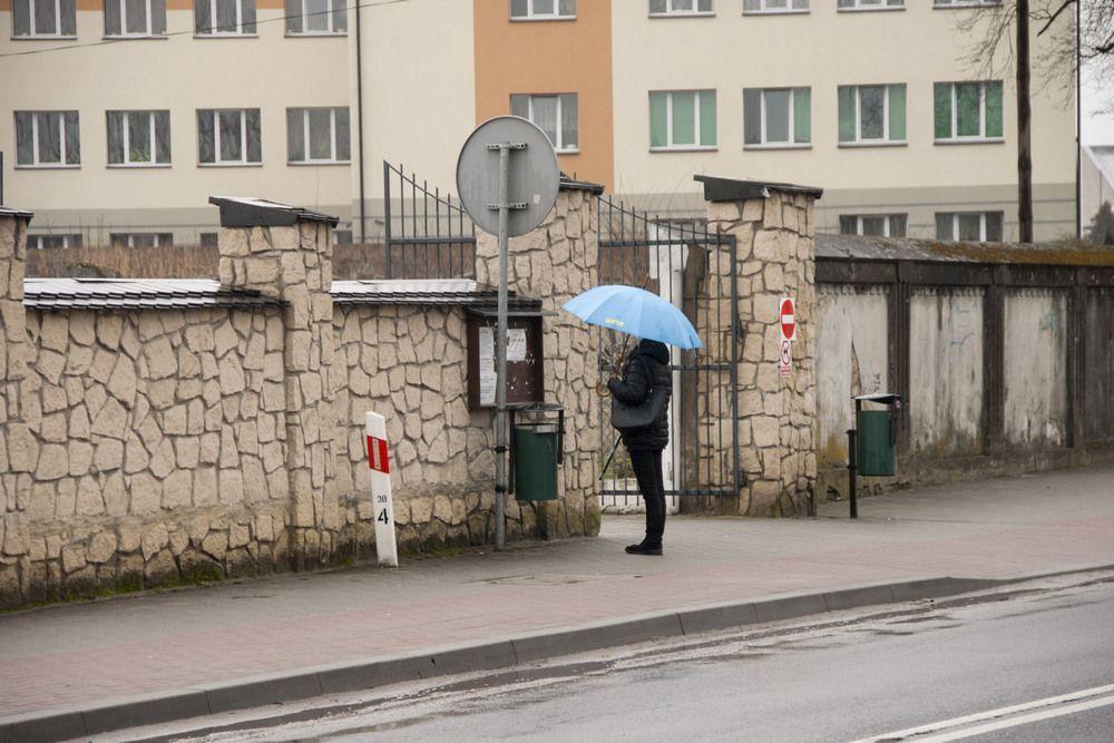 Ciekawość kierowców wygrywa z przepisami 