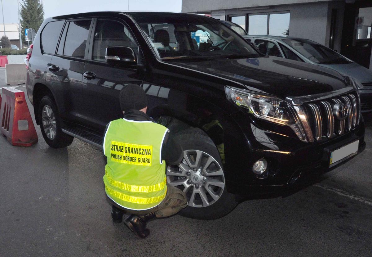 Luksusowa Toyota o wartości 270 tys. zł zatrzymana na granicy