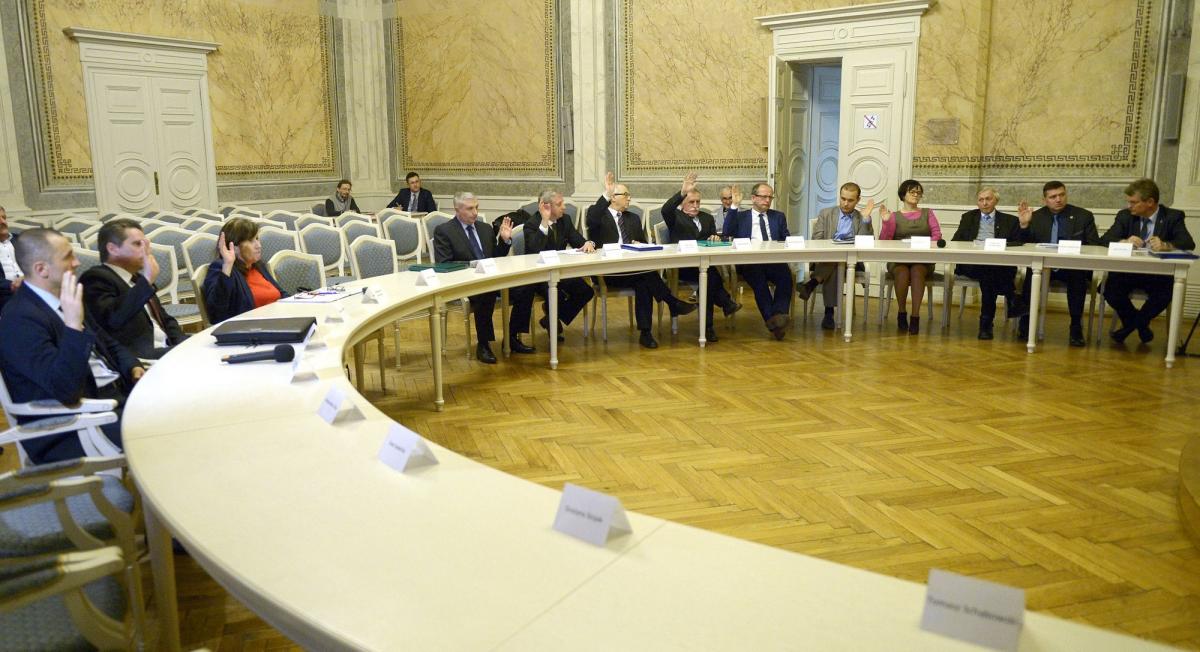 Między honorem a dyscypliną partyjną. Będzie wniosek o odwołanie Lucyny Podhalicz