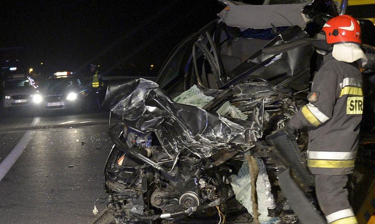 Tragiczny wypadek. Nie żyje 34-letni kierowca [ZDJĘCIA]