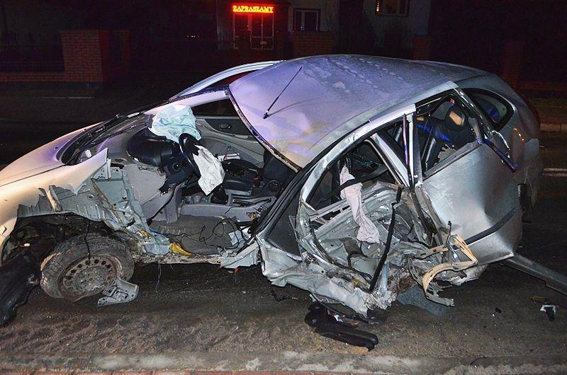 Stracił panowanie nad pojazdem i uderzył w latarnię [ZDJĘCIA]