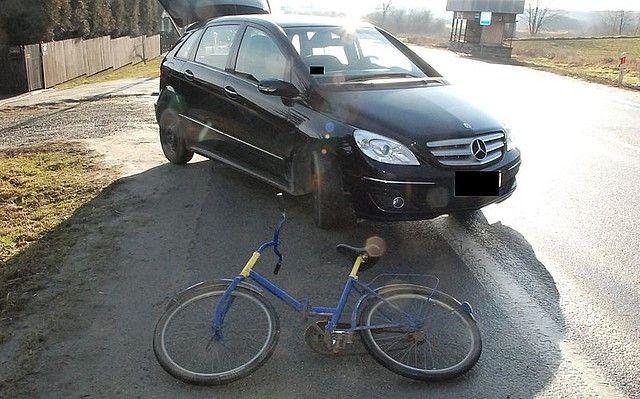Wypadek w Ostrowie. Ucierpiała rowerzystka
