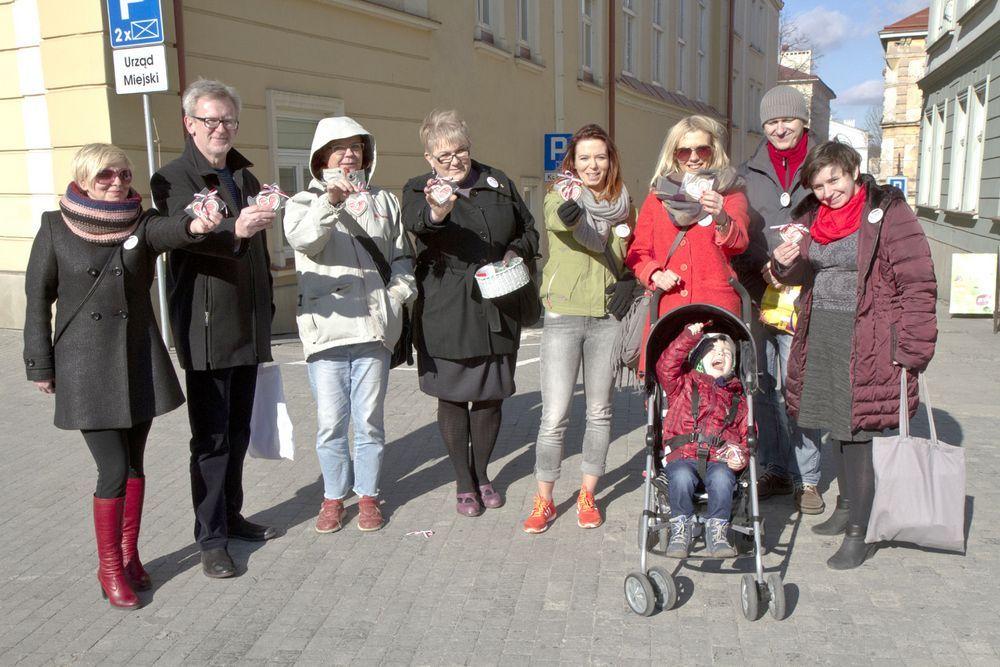 Przemyscy przedstawiciele KOD-u na Rynku