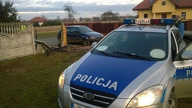 Wjechał w ogrodzenie, miał 3 promile