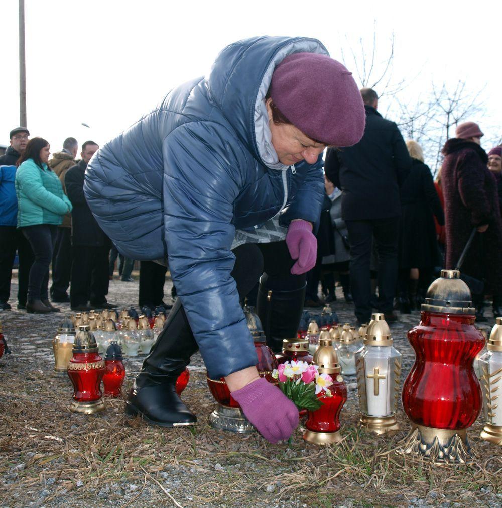 Zapalili znicze wywiezionym [GALERIA]