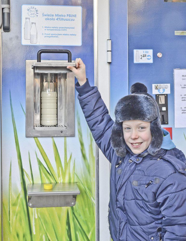 W centrum miasta postawiono automat z mlekiem „prosto od krowy”