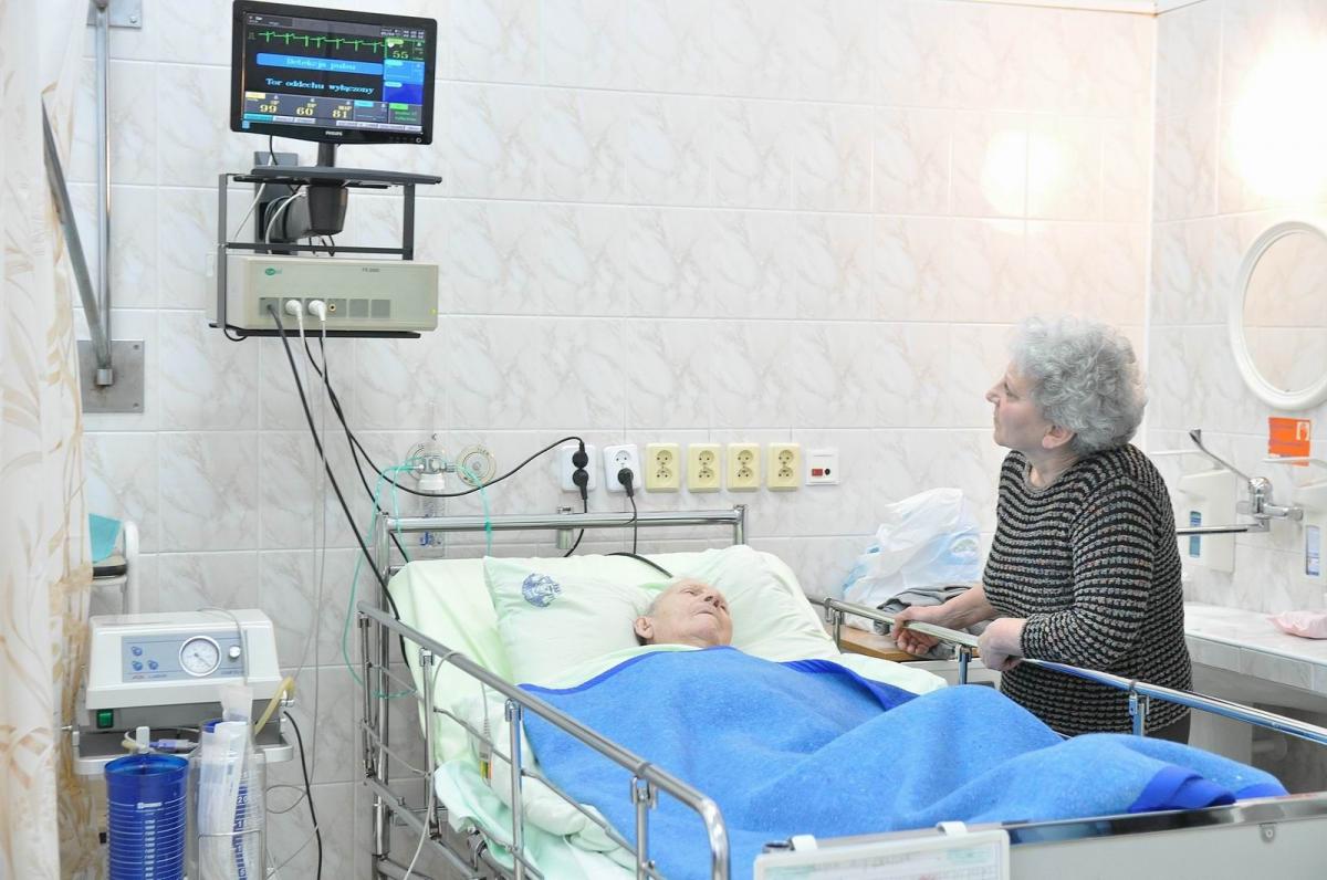 Chirurgia i laryngologia zamknięte. Pacjenci przenoszeni