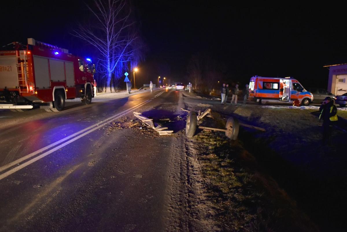 Mercedes uderzył w nieoświetloną furmankę [ZDJĘCIA INTERNAUTY]