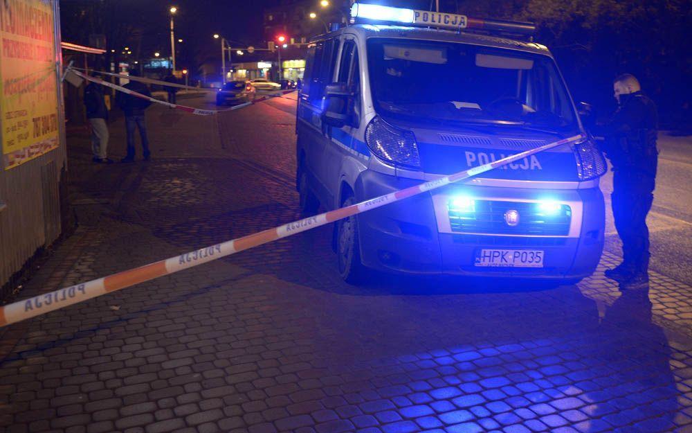 Młody mężczyzna pchnięty nożem. Policja szuka sprawcy