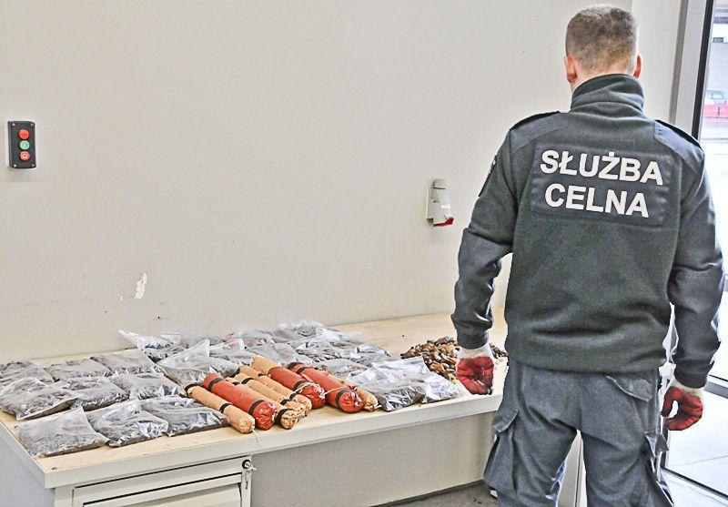 Bursztyn wart 32 tys. złotych zatrzymano na granicy