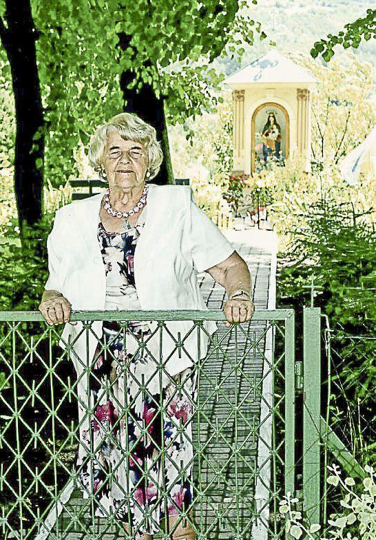 Kapliczka na Kmieciach zyskała nowe ogrodzenie