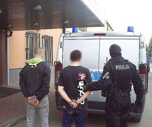3 zamaskowanych bandytów nocą napadło starsze rodzeństwo w ich domu