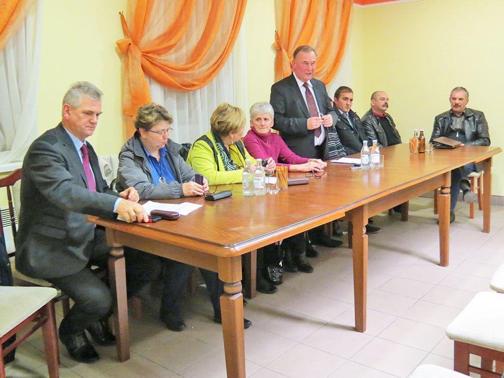 Szkoły podstawowe nadal pod skrzydłami samorządu