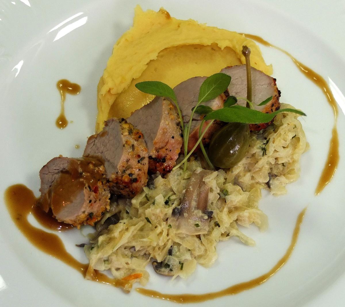 Jajko z kawiorem, konfitura z cebuli w sylwestrowym menu