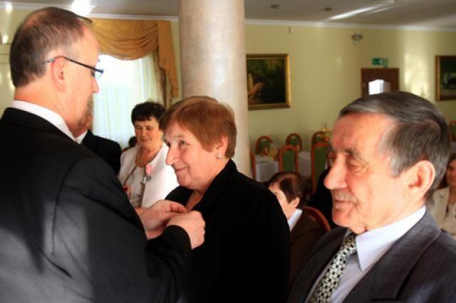 Złote i Diamentowe gody 17 par małżeńskich