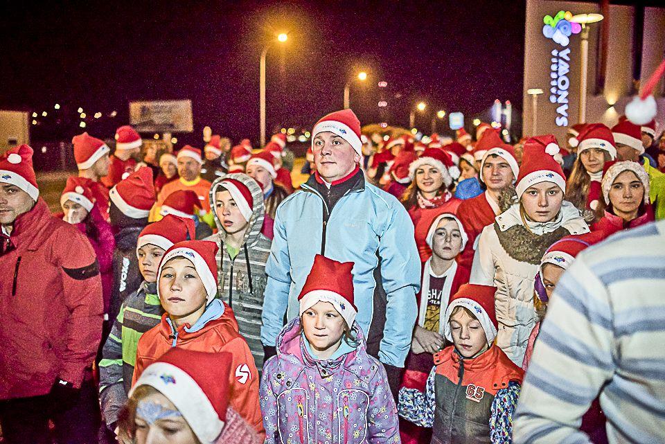 Bieg mikołajów, prezentowe szaleństwo i wspólne kolędowanie [GALERIA ZDJĘĆ]