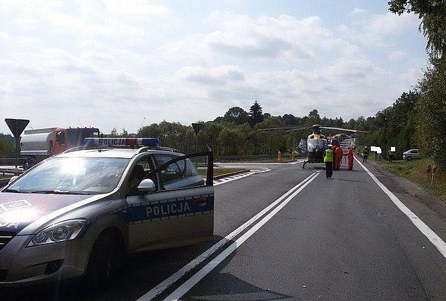 Ciężko ranna rowerzystka przetransportowana śmigłowcem do szpitala 