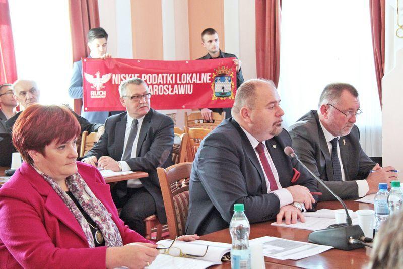Mimo obniżek podatki pozostają wysokie 