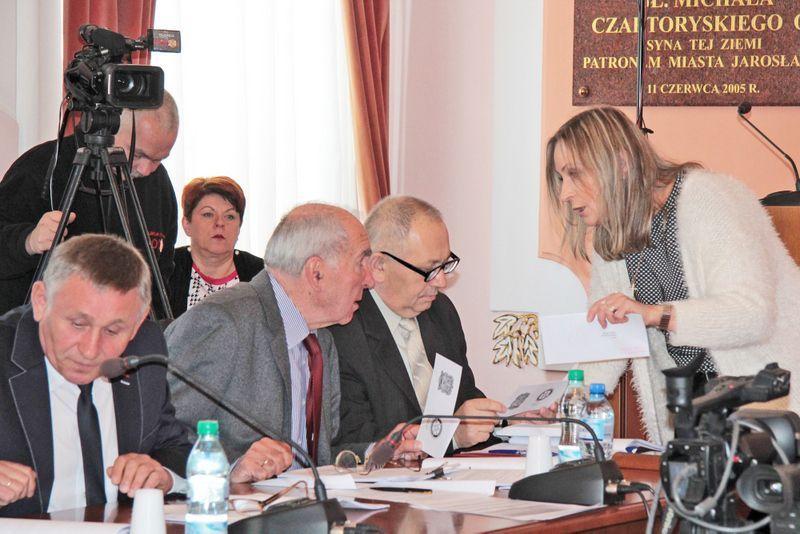 Dwa kluby pod szyldem PiS i pięciu radnych do partyjnego odstrzału