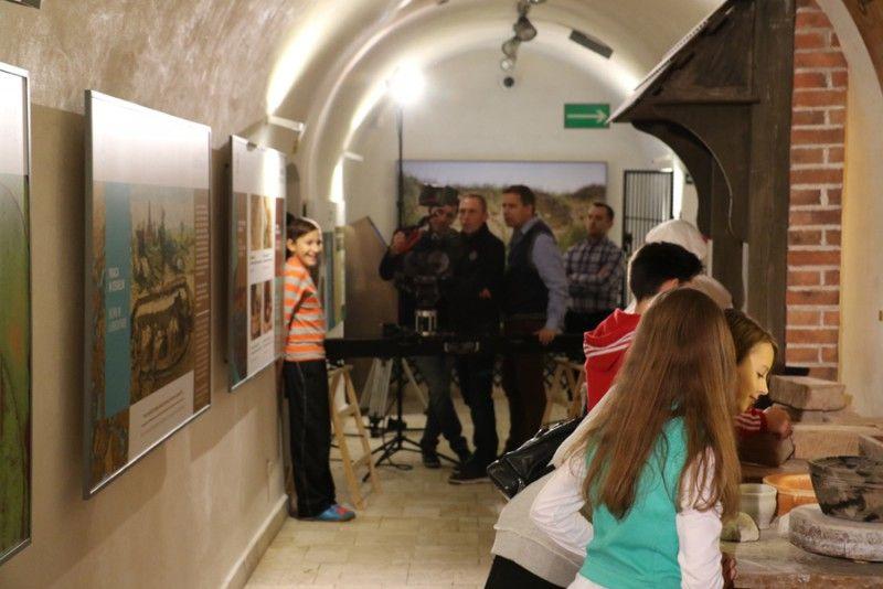 Uczniowie z czwórki w reklamie podziemnego przejścia