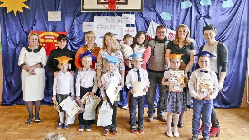 Pierwszoklasiści z Nienadowej przyjęci w poczet uczniów „dwójki”