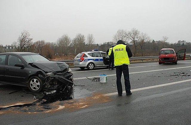 Wypadek na obwodnicy Jarosławia. Dwie osoby ranne [ZDJĘCIA]