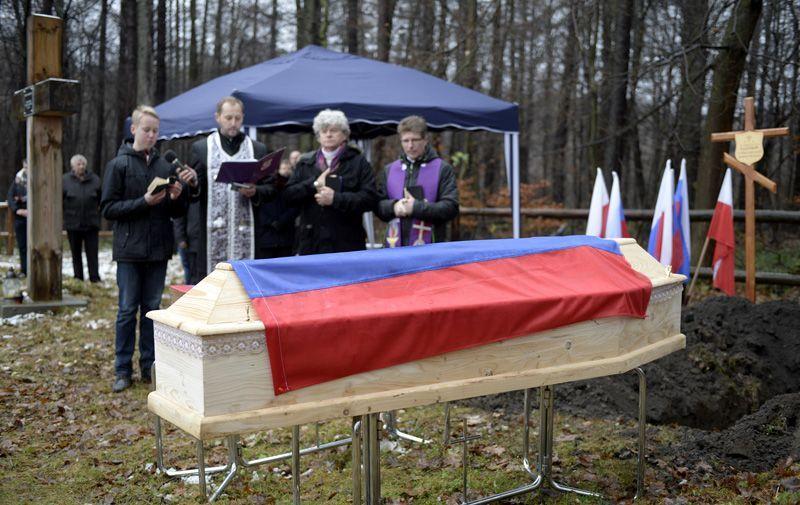 Pogrzeb żołnierzy rosyjskich na cmentarzu wojennym [ZDJĘCIA]