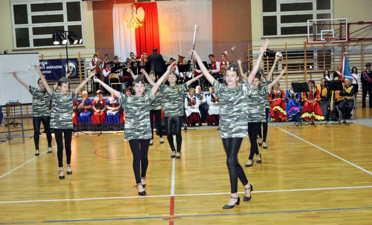 Patriotycznie na hali widowiskowo-sportowej w Tryńczy