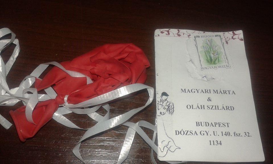 Balon z życzeniami węgierskich nowożeńców na stadionie JKS