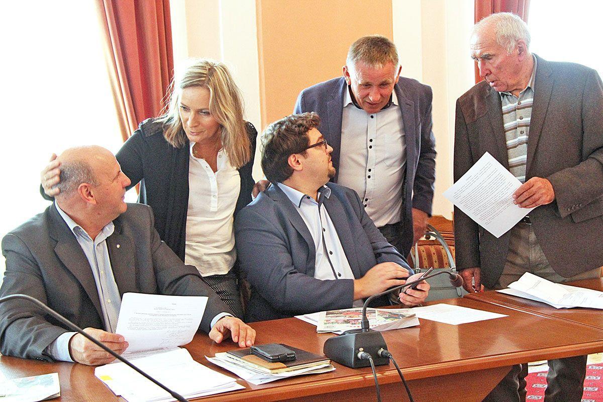 Kuchcińskiemu nie spodobało się działanie klubu radnych po szyldem PiS