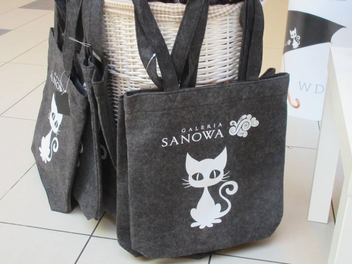 Mnóstwo gadżetów dla wielbicieli kotów w Galerii Sanowa