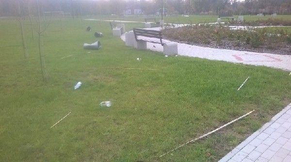 Wandale znów zdewastowali teren przy ośrodku sportowym