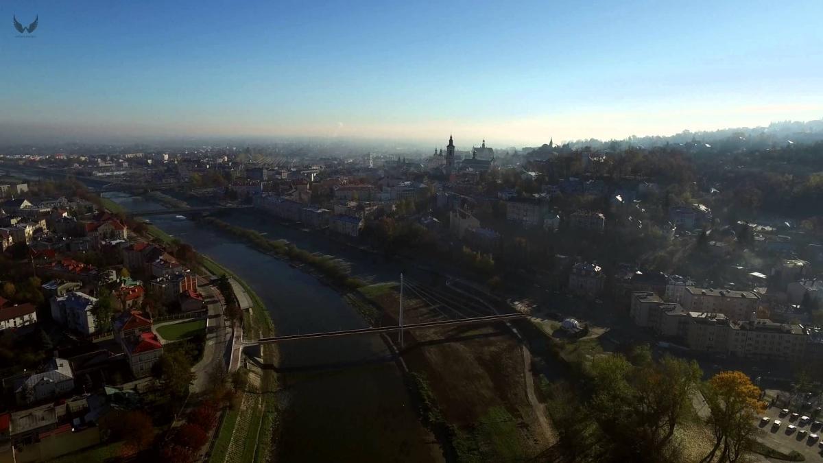 Mglisty, jesienny poranek w Przemyślu [WIDEO]