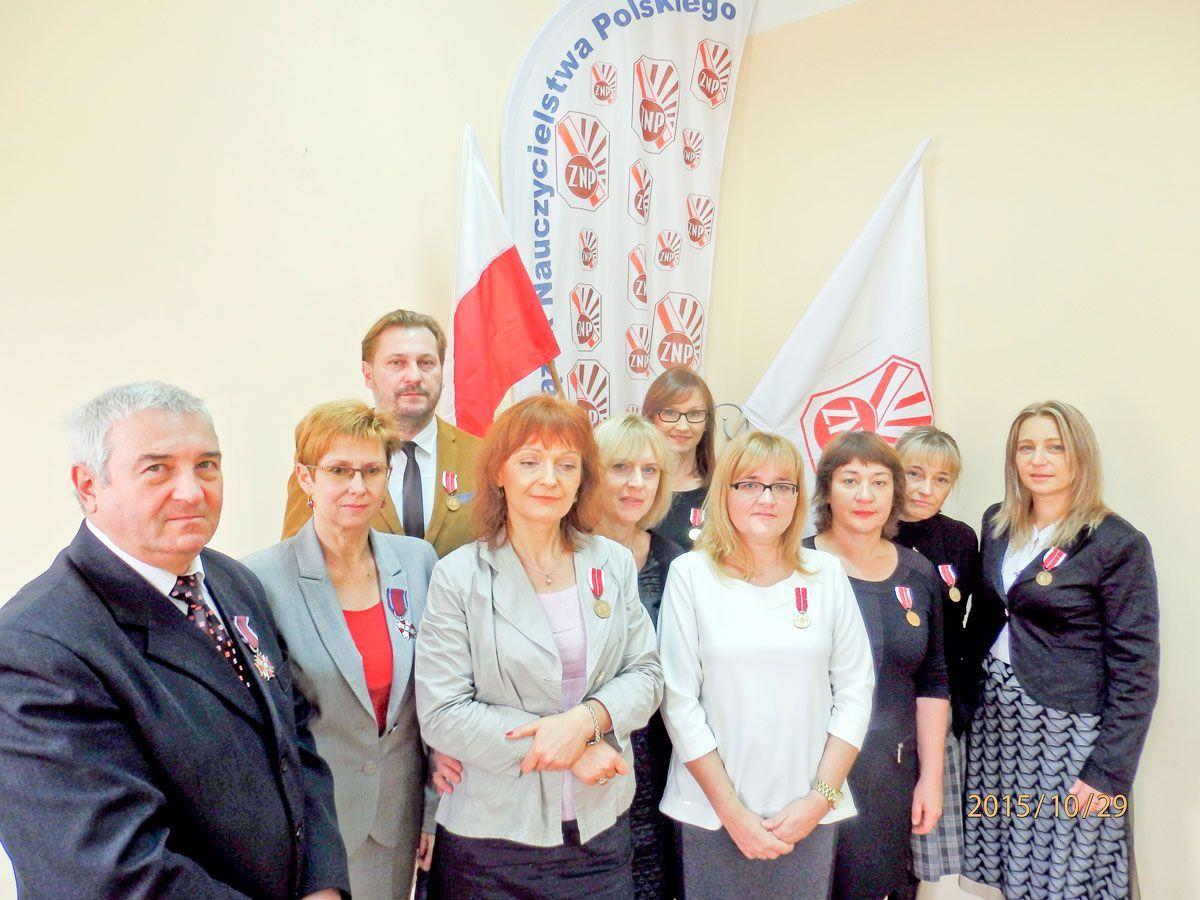 W Rzeszowie odznaczono 102 pracowników podkarpackiej oświaty