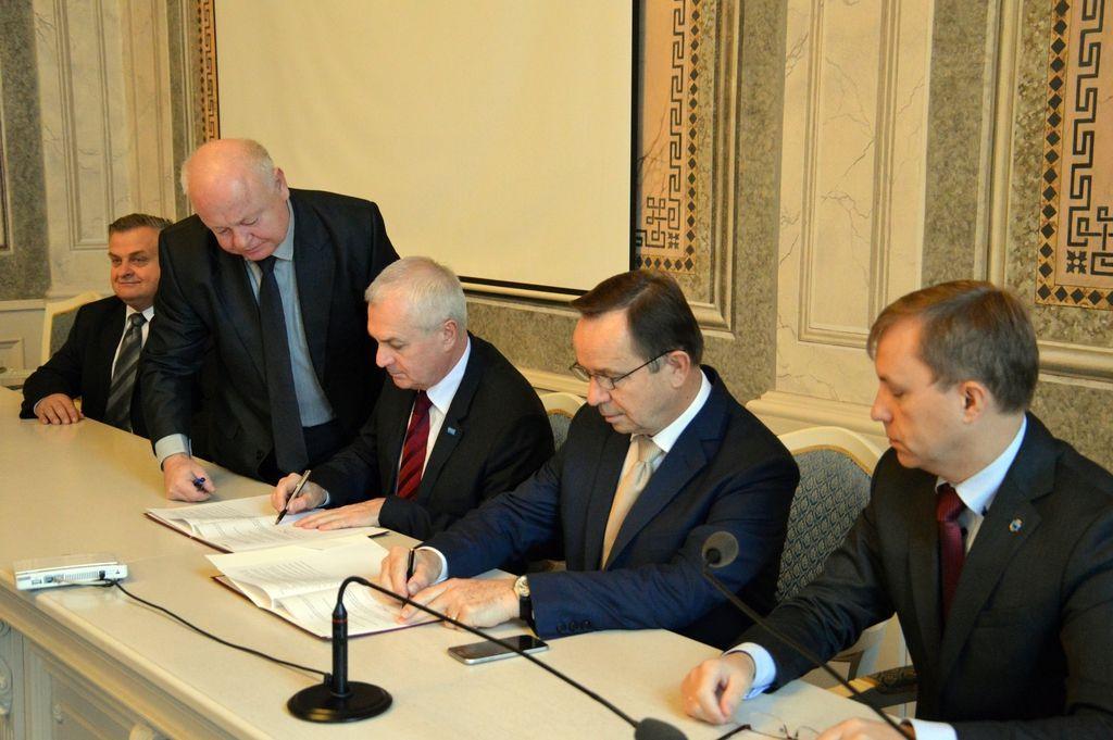Łączą szpital z przychodnią. Marszałek i prezydent podpisali porozumienie