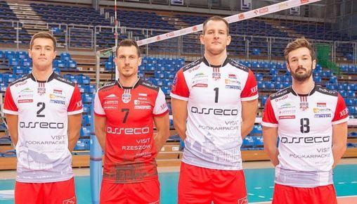 Przemyski zamek na koszulkach sportowców