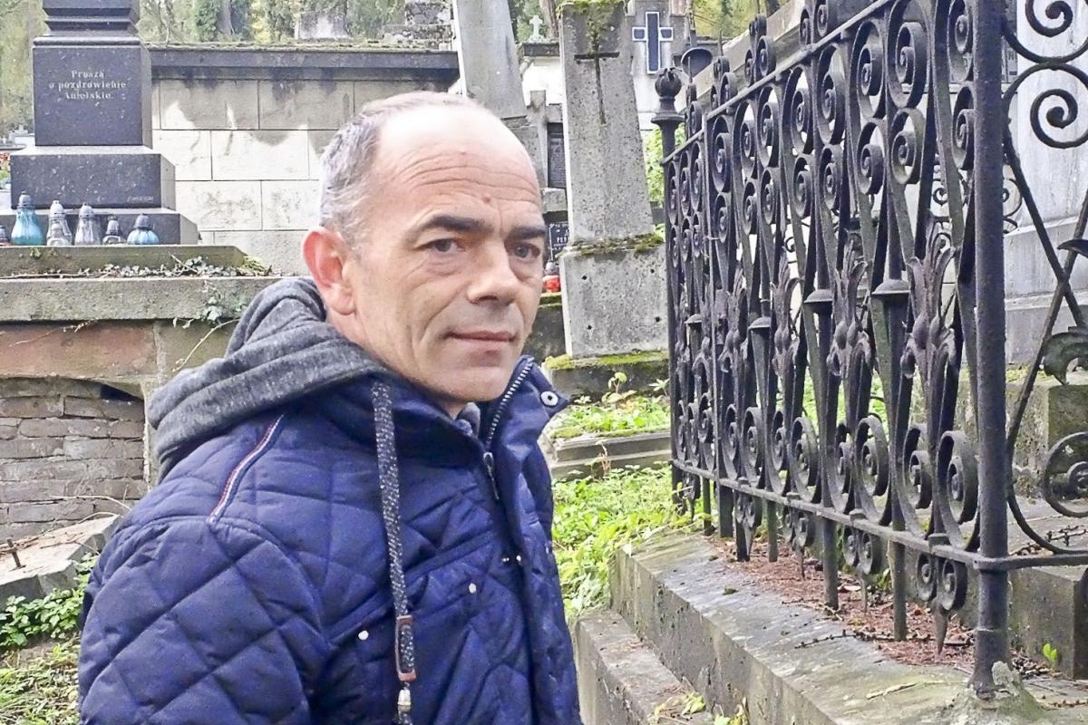 Z przewodnikiem po cmentarzu