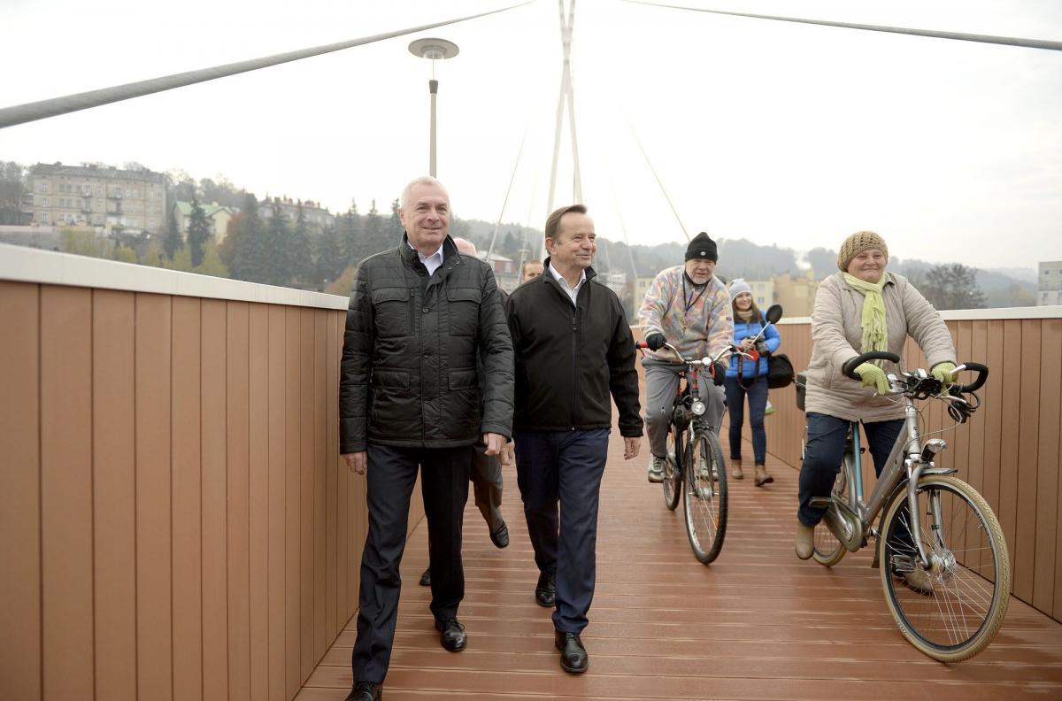 Piesi i rowerzyści już korzystają z kładki w Przemyślu