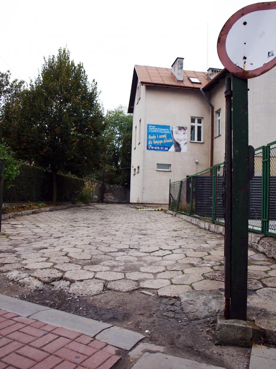 Spór o podwórko, czyli gdybyśmy mieli pieniądze...